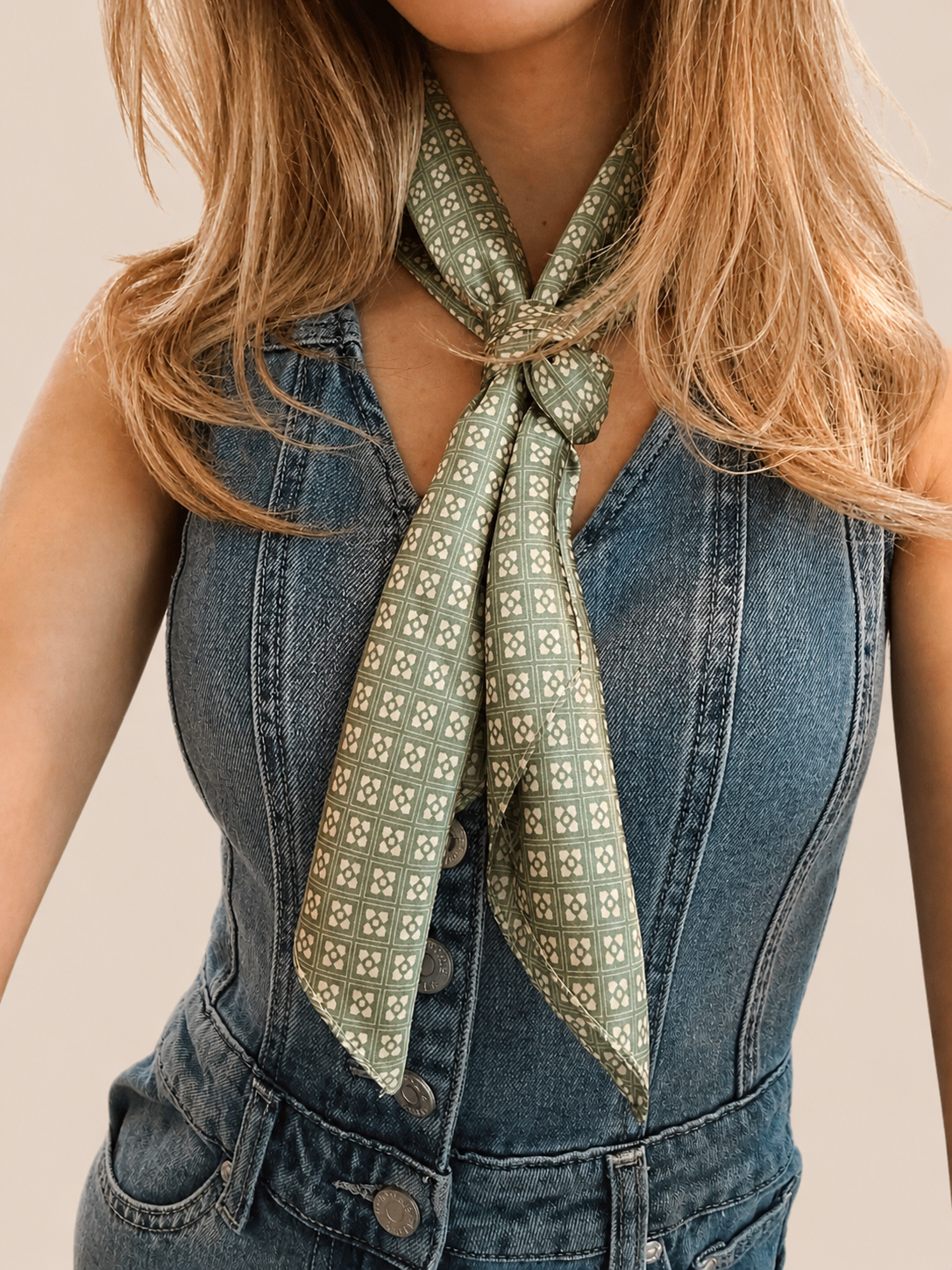 The Hayes Neck Scarf
